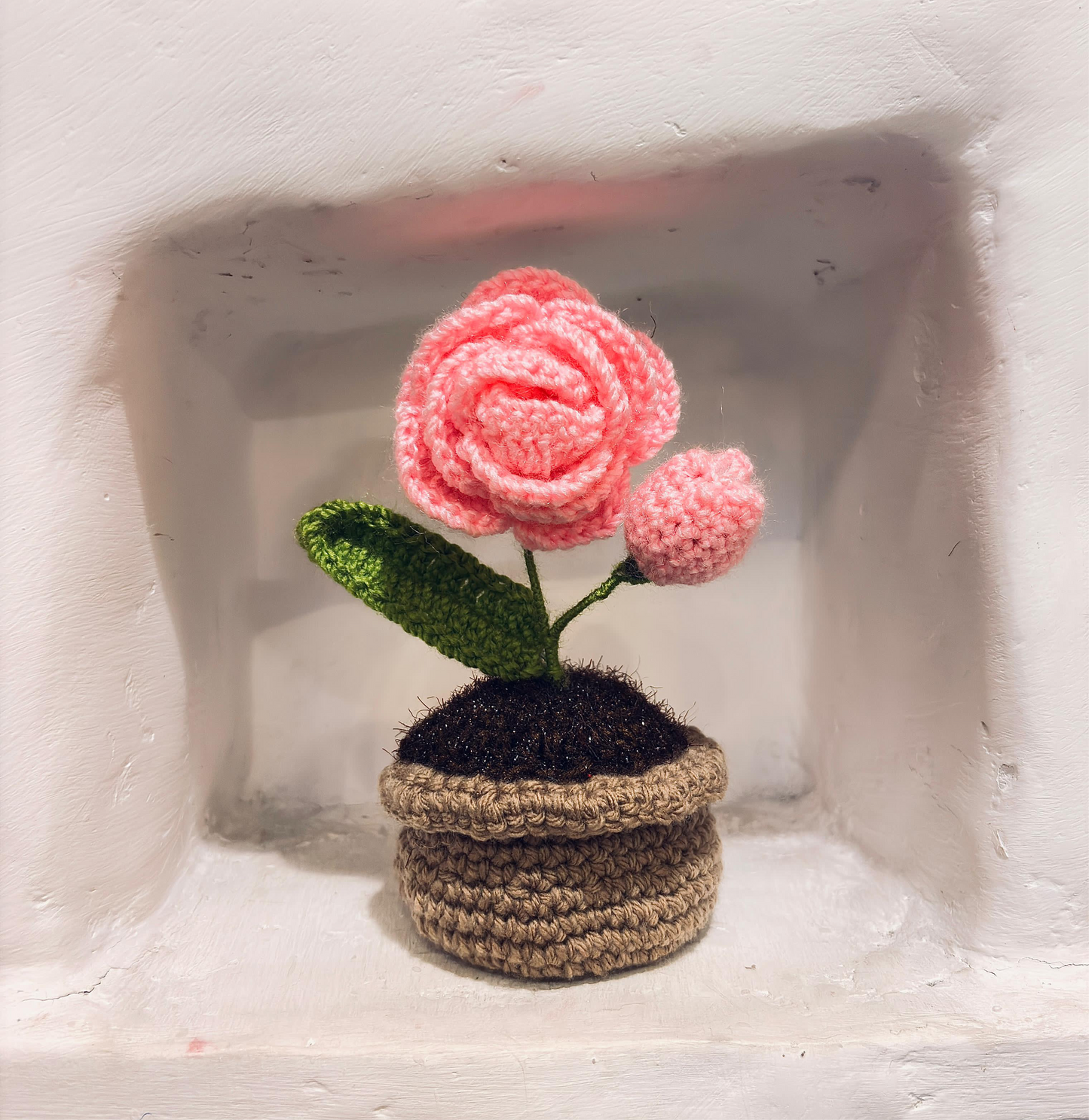 HANDMADE CROCHET ROSE FLOWER POT (pink)
