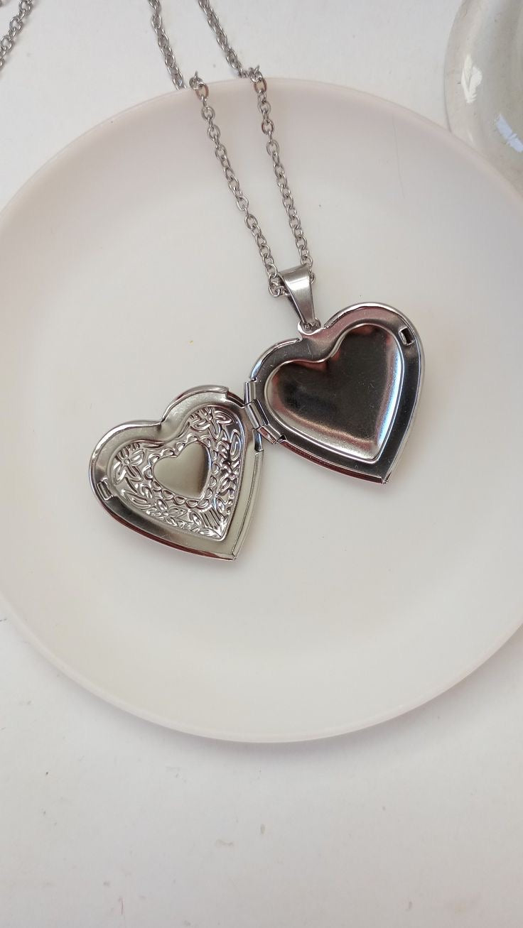 Ashwear’s Heart Photo Locket