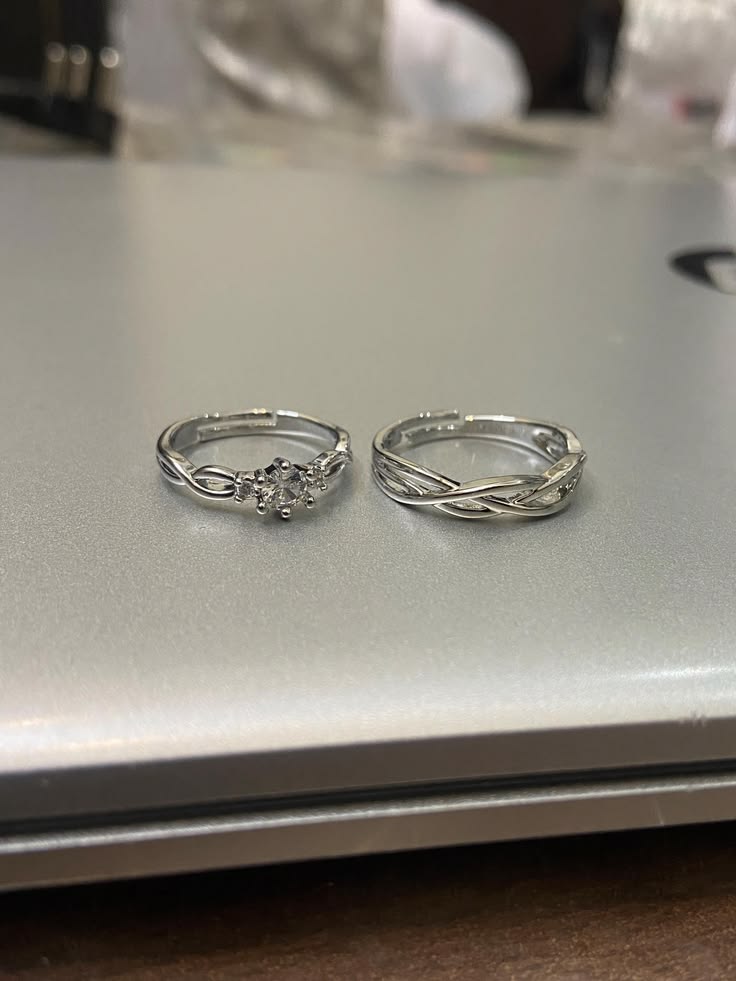 Adjustable Floral & Twisted Design Couple Rings